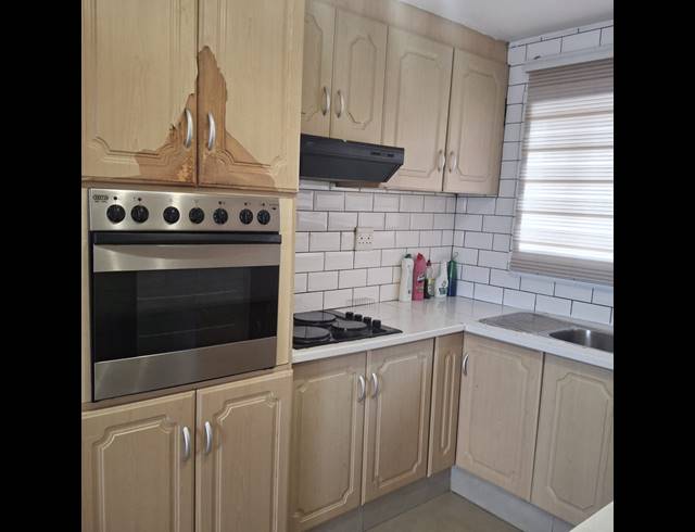 2 BEDROOM FLAT FOR SALE IN AUSTERVILLE